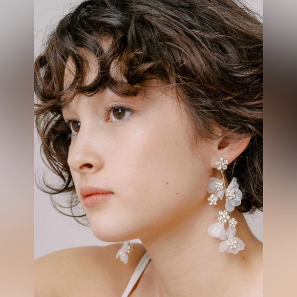 NWT Crystal and silk petal chandelier earring - Picture 5 of 6